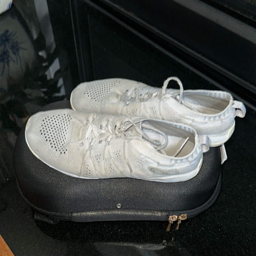 CHEER COMPETITION SHOES. Brand: NFINITY. Size: 6.5. Color: White.